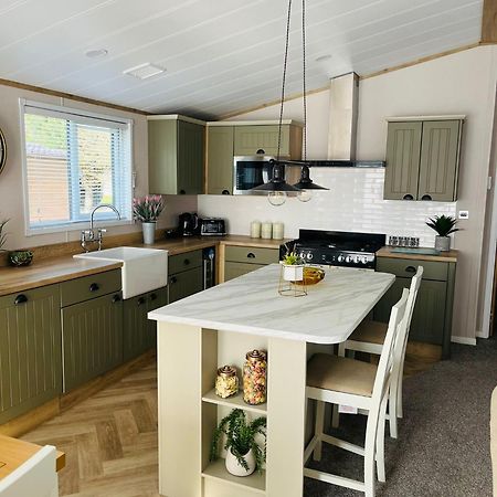 Barakah Lodge With Hot Tub York Eksteriør bilde
