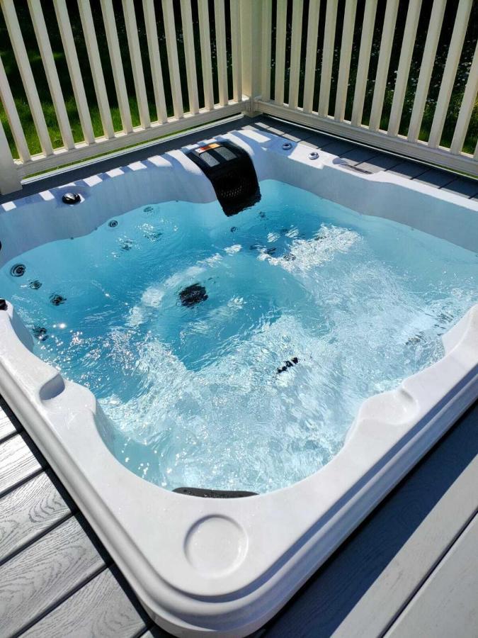 Barakah Lodge With Hot Tub York Eksteriør bilde